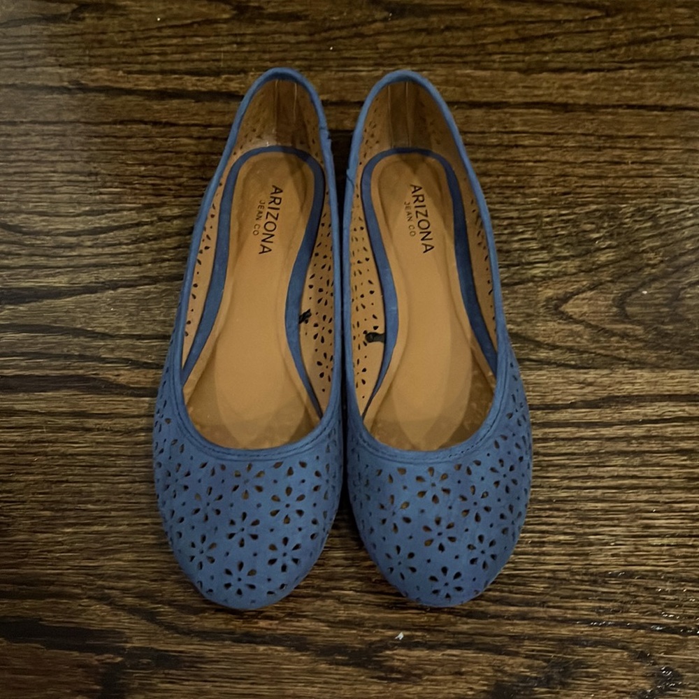 Arizona Jean Co. Blue cut-out flats.